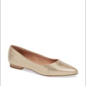 EUC Gold Flats